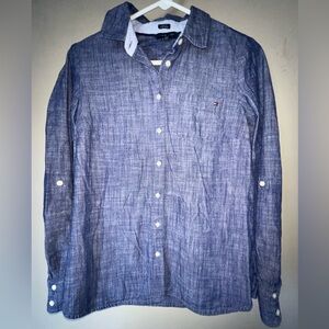 Tommy Hilfiger Women’s Chambray Button Down, size small, great condition